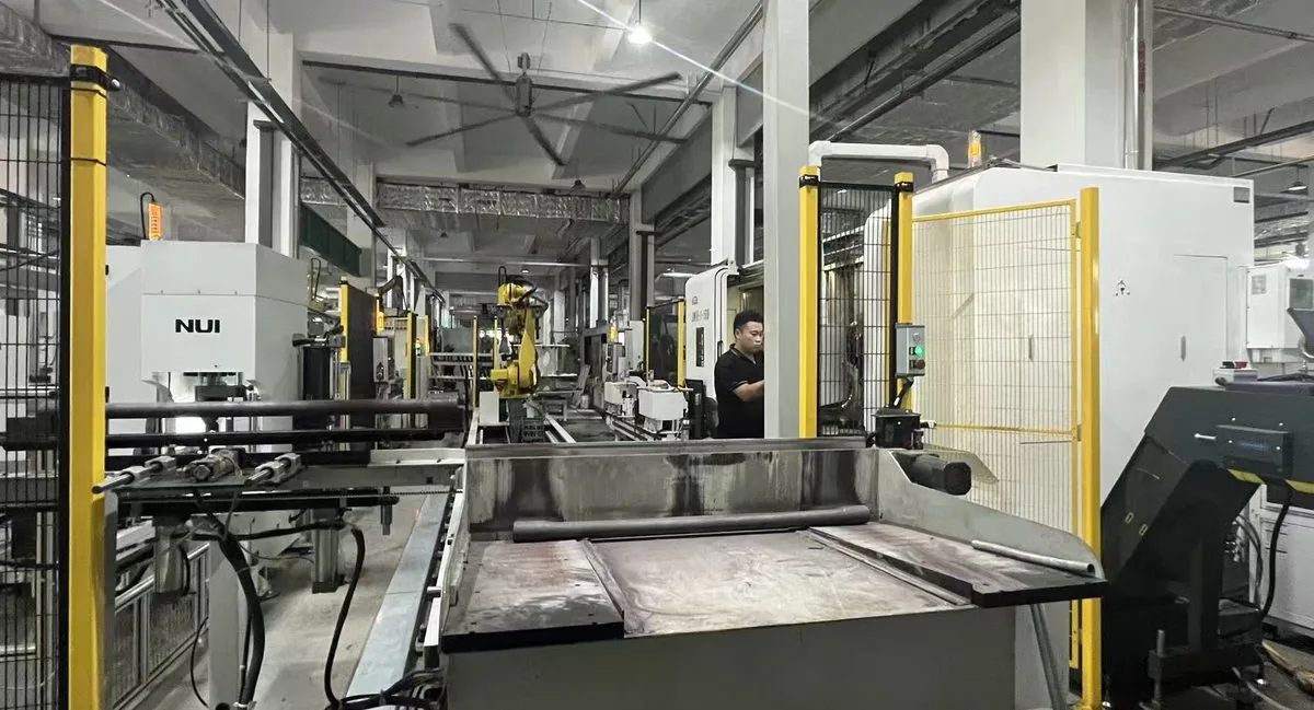 CNC turning cells with robot loading on the machining line