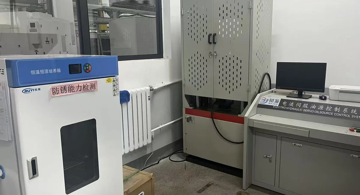 Servo universal testing machine in the materials testing lab